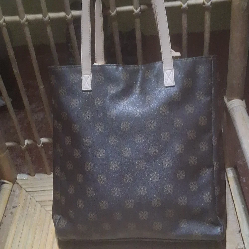 AVON SIGNATURE COLLECTION, MAYLIN TOTE - Picture 3 of 5